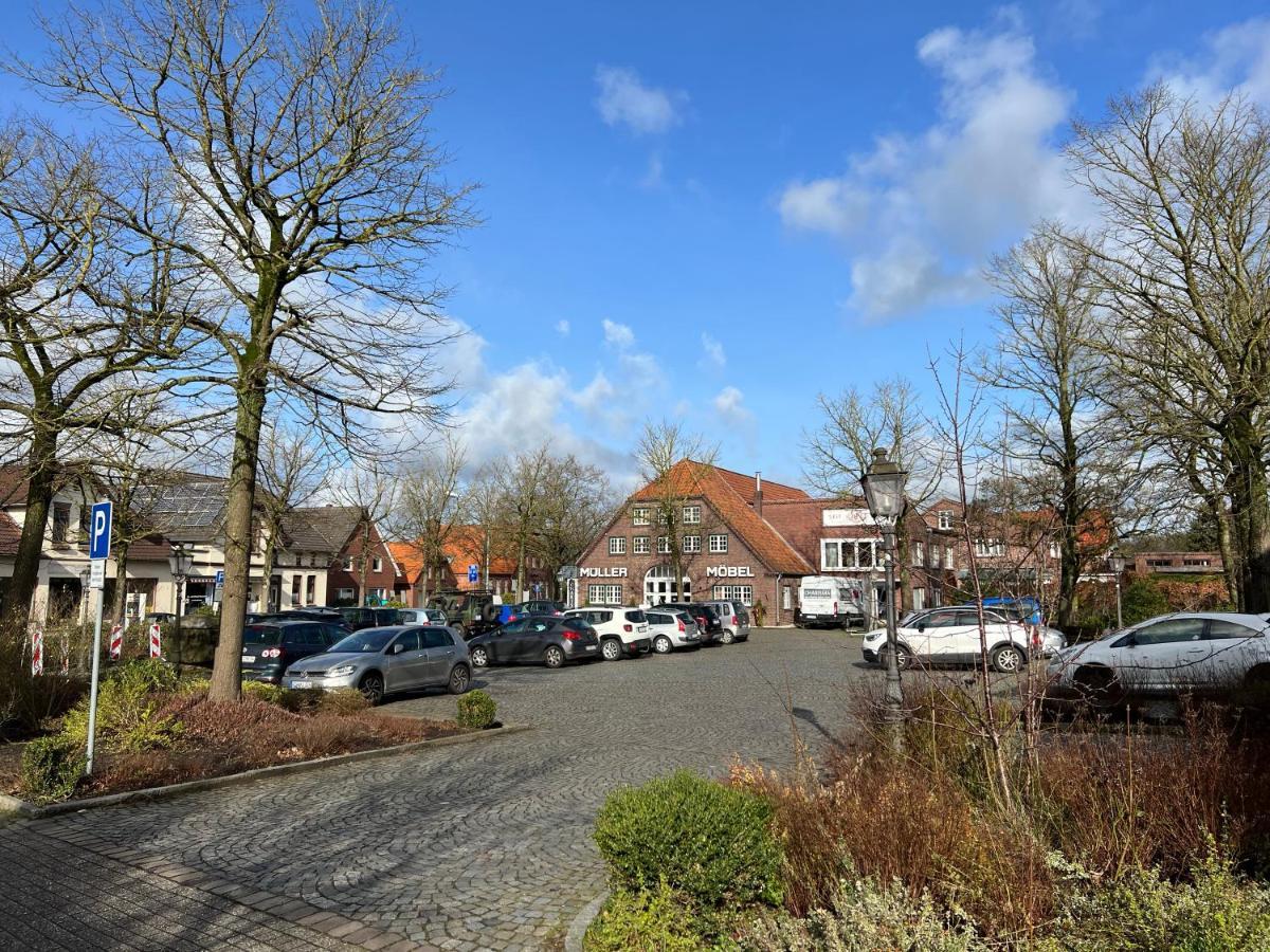 Luxus Lindenhof Apartments -Ferienwohnungen In Friesland An Der Nordsee Am Naturschutzgebiet Urwald Neuenburg  Pokoj fotografie