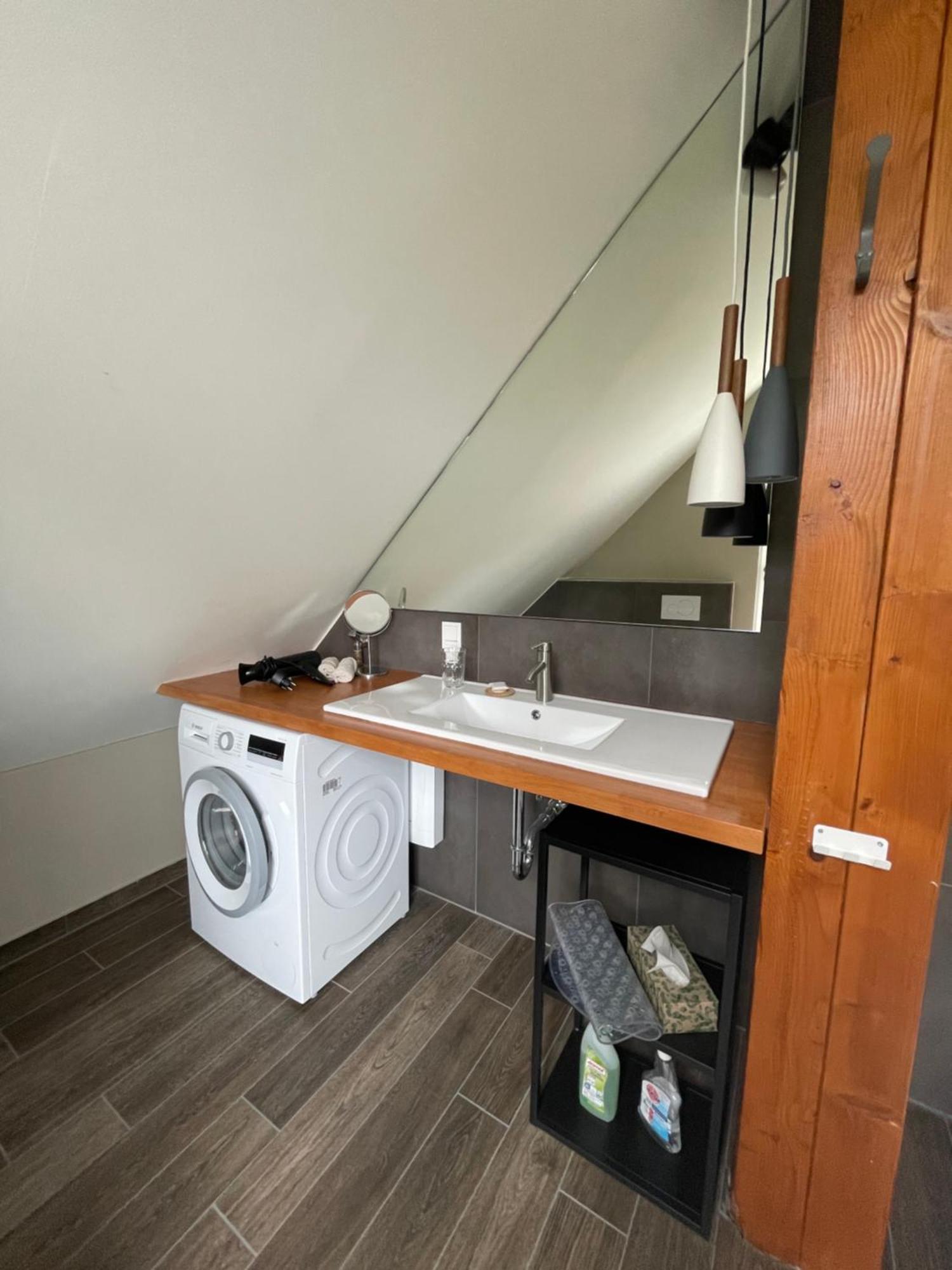Luxus Lindenhof Apartments -Ferienwohnungen In Friesland An Der Nordsee Am Naturschutzgebiet Urwald Neuenburg  Pokoj fotografie